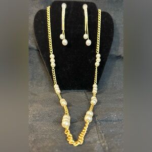 Elegant Gold and Pearl Jewelry Set